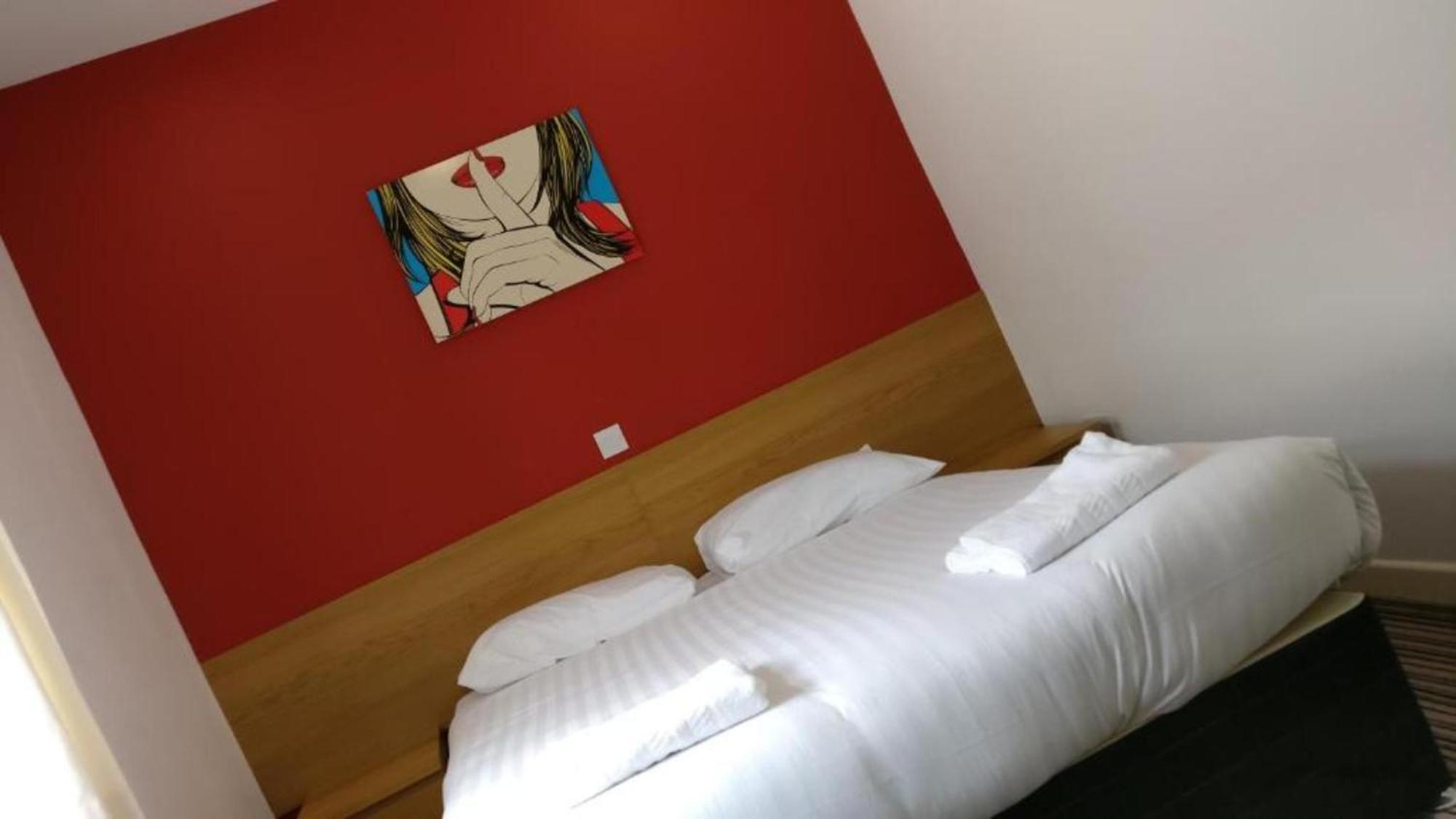 Oyo Wave Crest Hotel