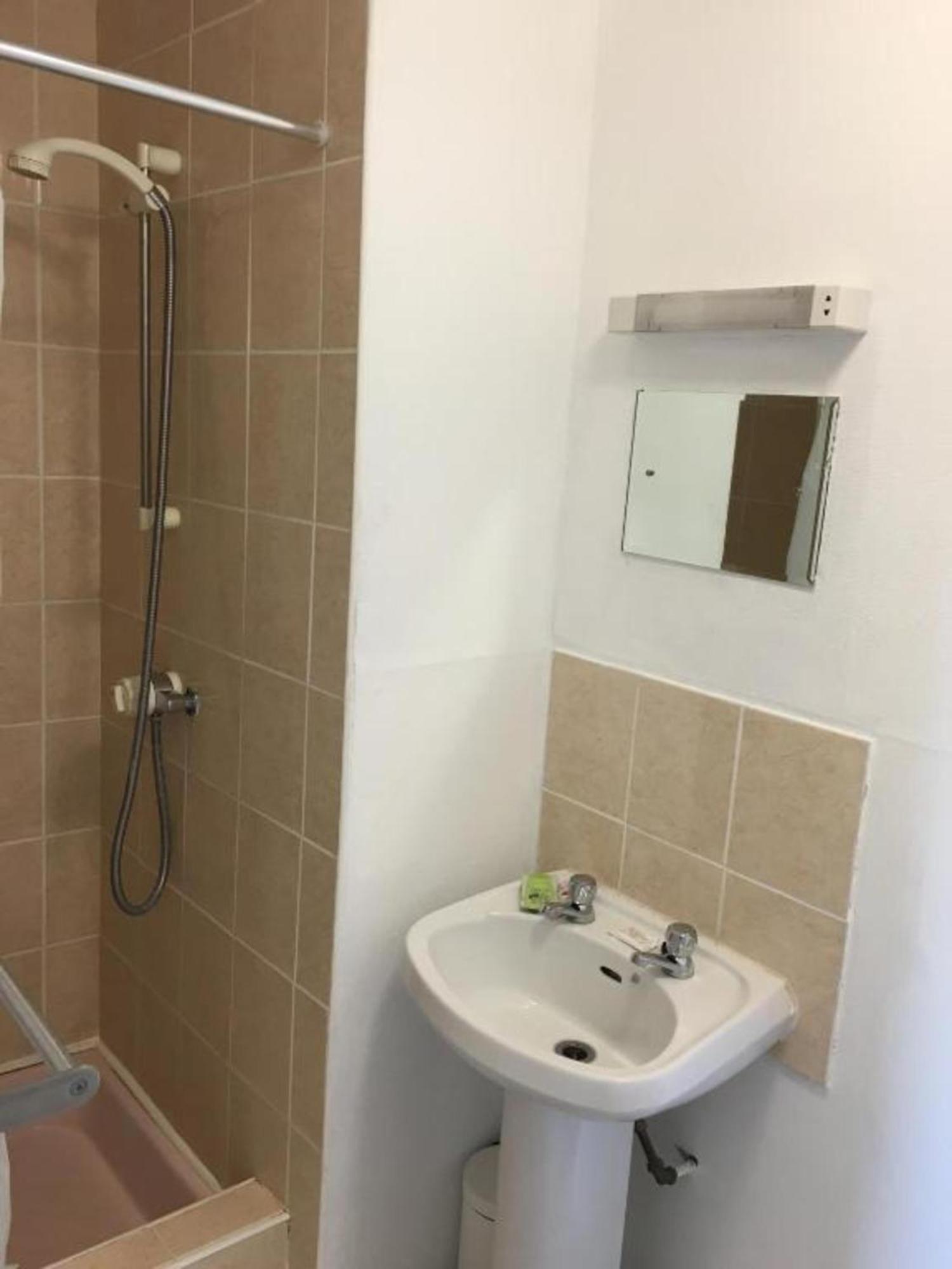 Oyo Wave Crest Hotel 4*