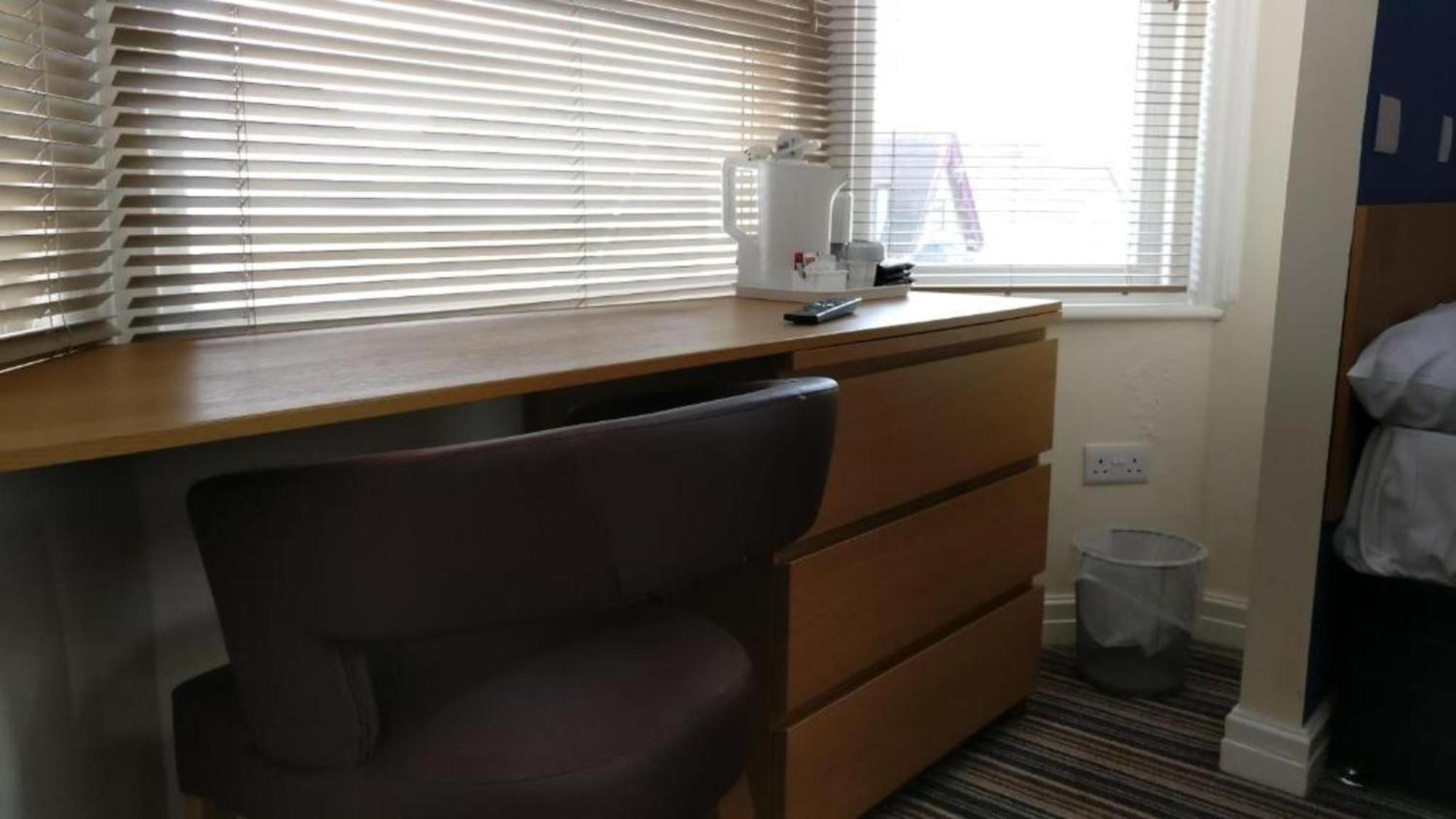 Oyo Wave Crest Hotel 4*