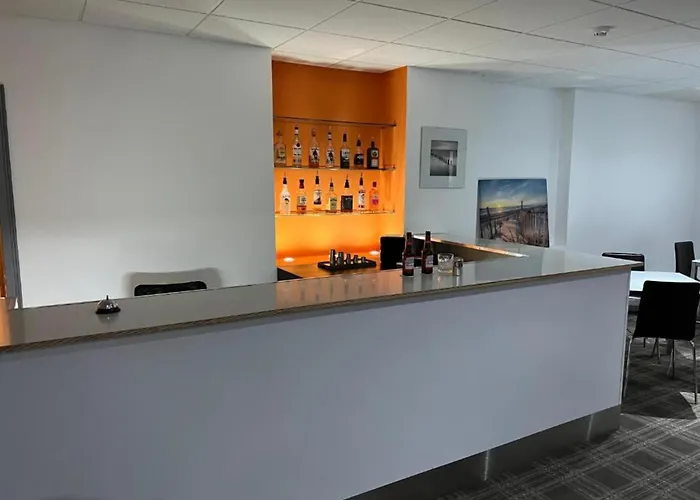 Oyo Wave Crest Hotel