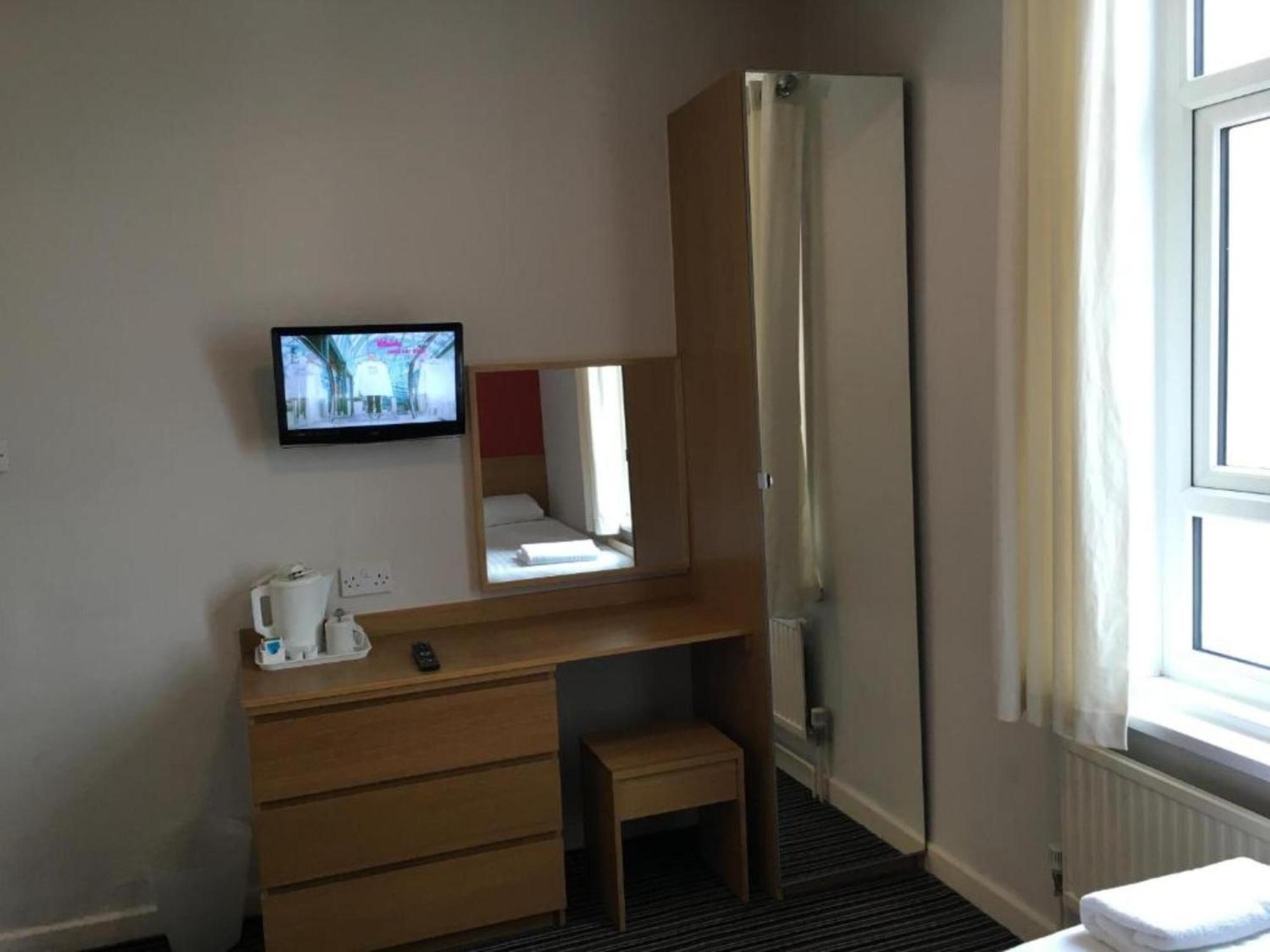 Oyo Wave Crest Hotel 4*